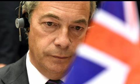 Βρετανία: «Βόμβα» η παραίτηση Φάρατζ από την ηγεσία του UKIP