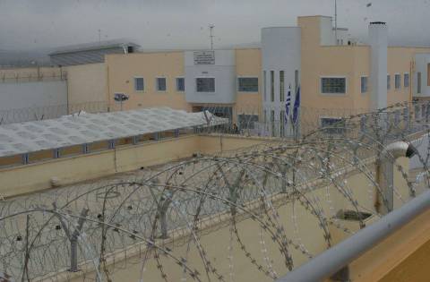 Φυλακές Δομοκού: Αιματηρή συμπλοκή κρατούμενων στο προαύλιο