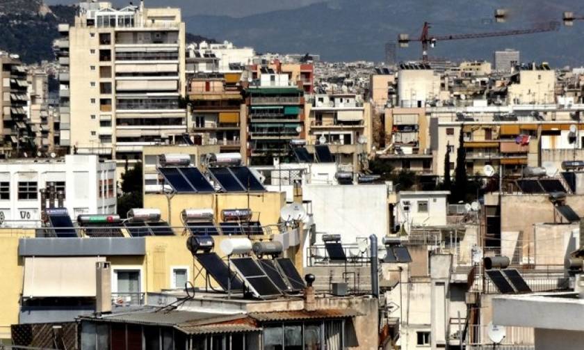 Στο σφυρί τα σπίτια των Ελλήνων για οφειλές στο Δημόσιο