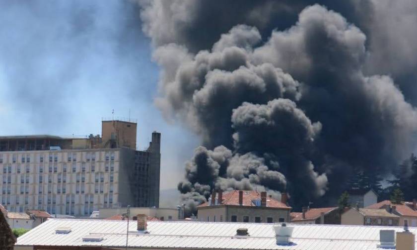 Δύο εκρήξεις συγκλόνισαν νοσοκομείο στη νότια Γαλλία – Μεγάλη πυρκαγιά (Pics & Vid)