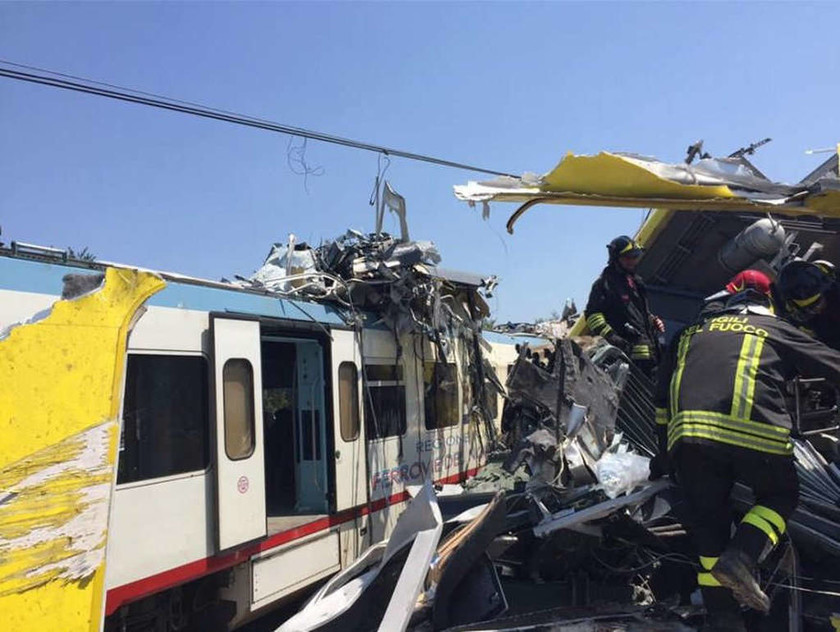 Τραγωδία στην Ιταλία: Μετωπική σύγκρουση τρένων έξω από το Μπάρι (pics + vids)