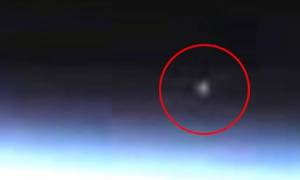 Παγκόσμιος σάλος: Η NASA διέκοψε την απευθείας μετάδοση την ώρα που UFO εισέβαλε στη Γη (videos)
