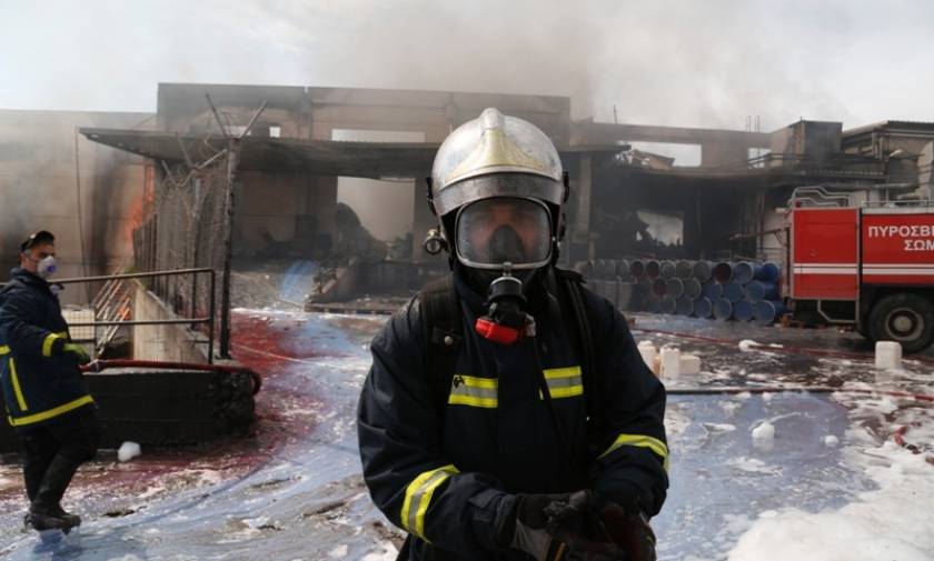 Ηράκλειο: Φωτιά σε αποθήκες της Ένωσης Αγροτικών Συνεταιρισμών Ηρακλείου