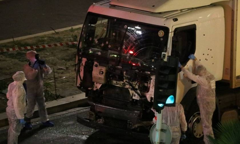 Επίθεση Γαλλία: Ταξιδιωτική οδηγία για τους Βρετανούς στη Γαλλία μετά το τρομοκρατικό χτύπημα