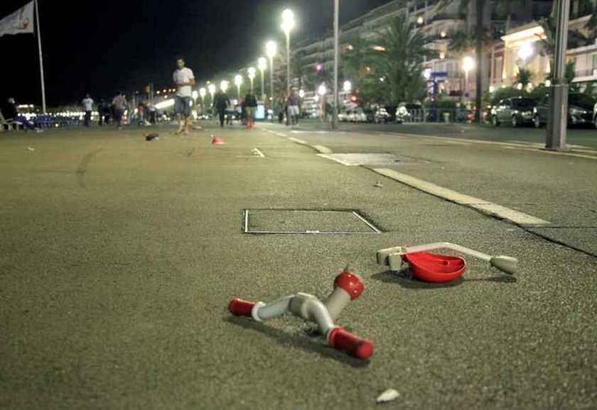 Επίθεση Γαλλία: Τα συγκλονιστικά «κλικ» του μακελειού - Τρόμος και χάος στη Νίκαια (pics)