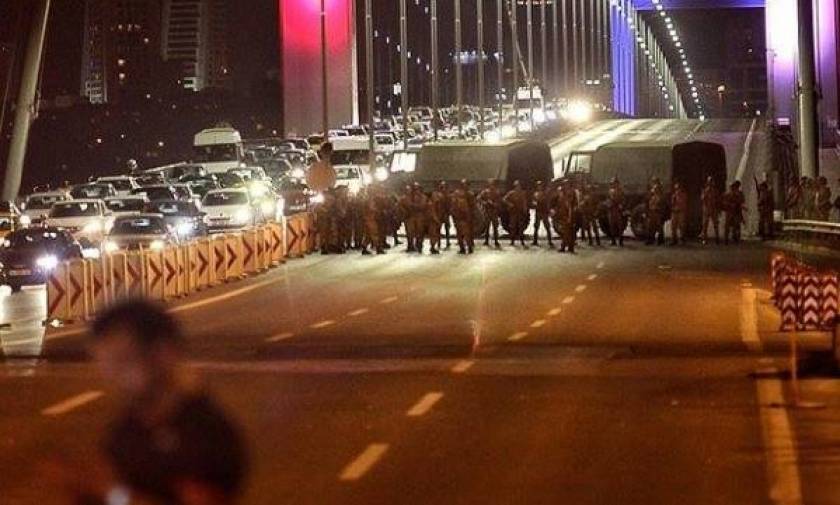 Πραξικόπημα Τουρκία: Δύο νεκροί στην Κωνσταντινούπολη - Πυροβολισμοί στη γέφυρα του Βοσπόρου (vids)