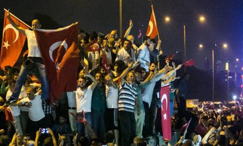Πραξικόπημα Τουρκία: Με sms κάλεσε ο Ερντογάν τον λαό να αντισταθεί στους αποστάτες