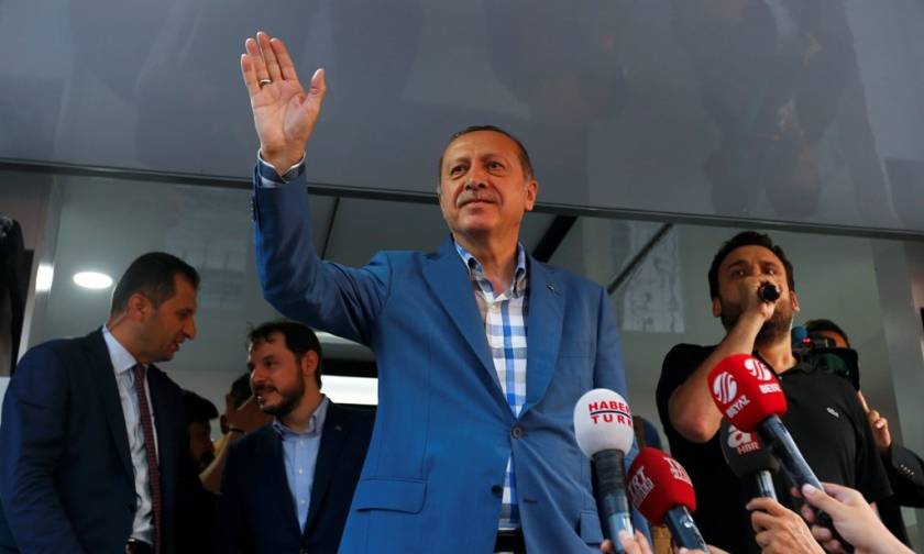Πραξικόπημα Τουρκία: «Ξηλώνει» στρατιωτικούς και δικαστές το καθεστώς Ερντογάν