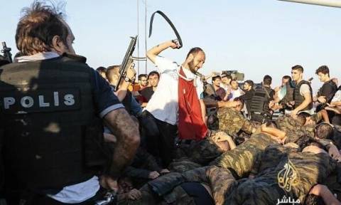 Φρίκη στην Τουρκία: Λιντσάρουν, μαστιγώνουν και σκοτώνουν εν ψυχρώ στρατιώτες (videos+photos)