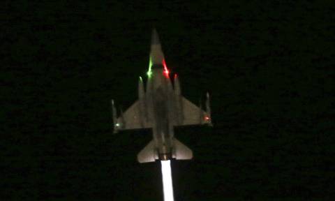 Πραξικόπημα Τουρκία: Έξι F-16 πετούσαν σε χαμηλό ύψος πάνω από την Κωνσταντινούπολη (pics)