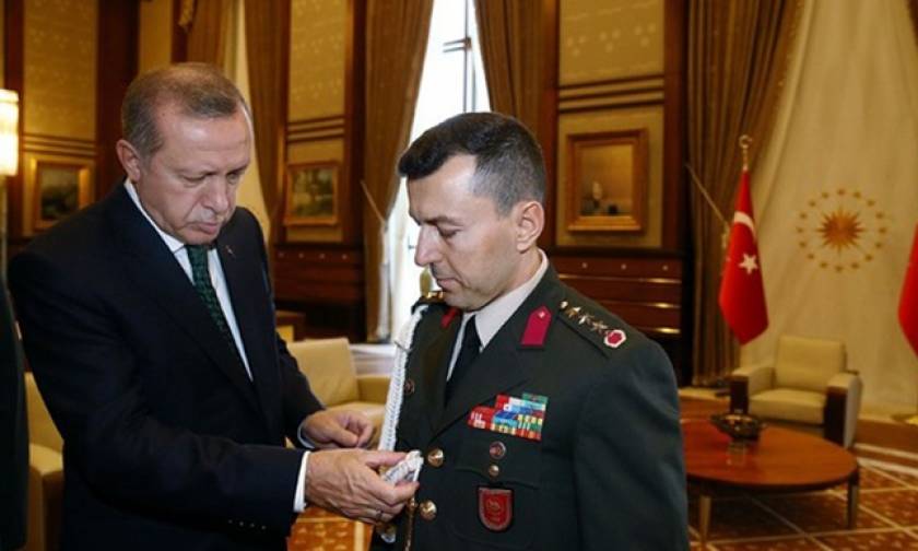 Πραξικόπημα Τουρκία: Συνελήφθη ανώτατος στρατιωτικός σύμβουλος του Ερντογάν