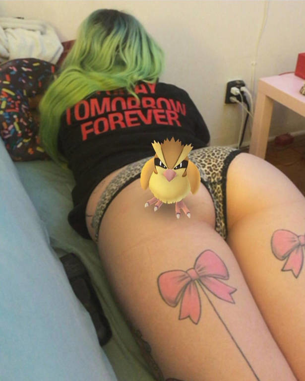 Η πιο «καυτή» εκδοχή του Pokemon Go: Βγάζουν γυμνές selfies με… (photos)