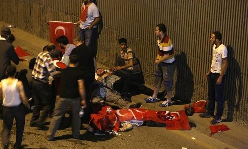 Οι φωτογραφίες που σημάδεψαν το αποτυχημένο πραξικόπημα της Τουρκίας