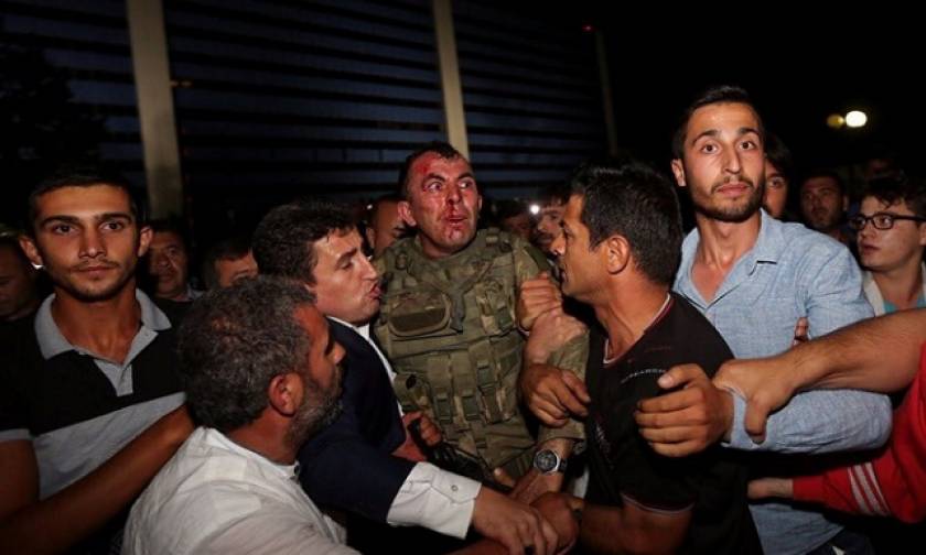 Φρικιαστικές εικόνες από τα βασανιστήρια των πραξικοπηματιών στην Τουρκία (photos)