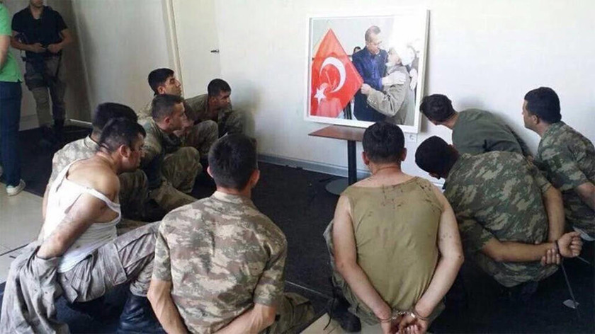 Φρικιαστικές εικόνες από τα βασανιστήρια των πραξικοπηματιών στην Τουρκία