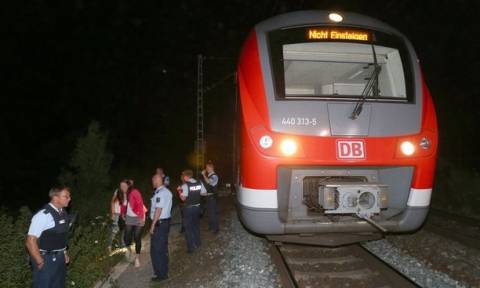 Επίθεση με τσεκούρι σε τρένο στη Γερμανία: Σοκάρει η φωτογραφία από το εσωτερικό του τρένου