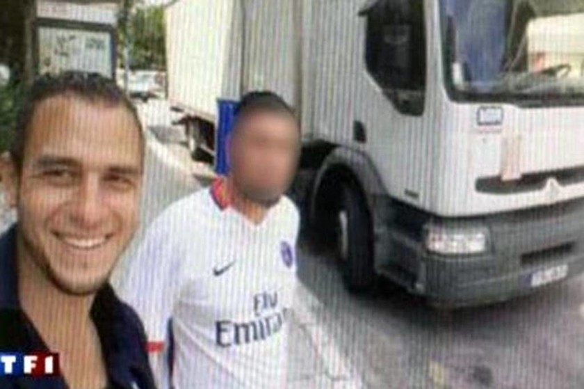 Επίθεση Νίκαια: Οι τελευταίες selfies του μακελάρη μέσα στο φορτηγό