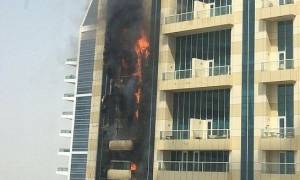 Μεγάλη φωτιά σε ουρανοξύστη στο Ντουμπάι (pics+videos)