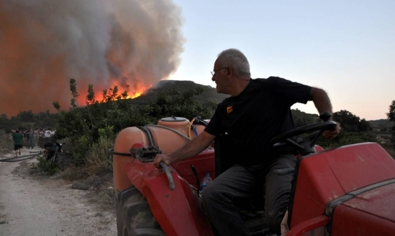 Στη Χίο ο Βαγγέλης Αποστόλου για τις ζημιές από την πυρκαγιά