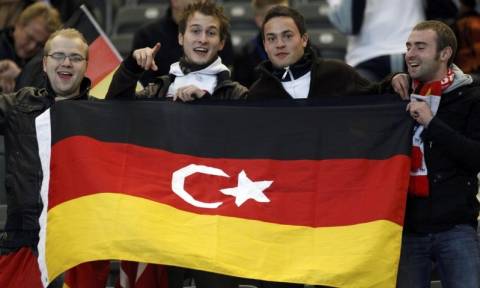 Γερμανία: Οι Γερμανο-Tούρκοι να επιλέγουν την τουρκική ή την γερμανική υπηκοότητα στα 23 τους
