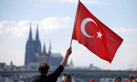 Εκκαθαρίσεις μέχρι και για... διαρροή ερωτικού βίντεο στην Τουρκία