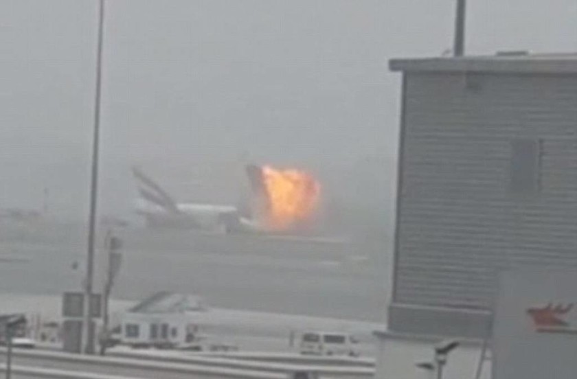 Βίντεο - σοκ από το Ντουμπάι: Η στιγμή της έκρηξης στο αεροσκάφος