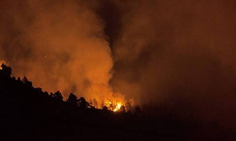 Ισπανία: Μαίνεται ανεξέλεγκτη η πυρκαγιά που προκλήθηκε από άνδρα που έκανε την ανάγκη του (vid)