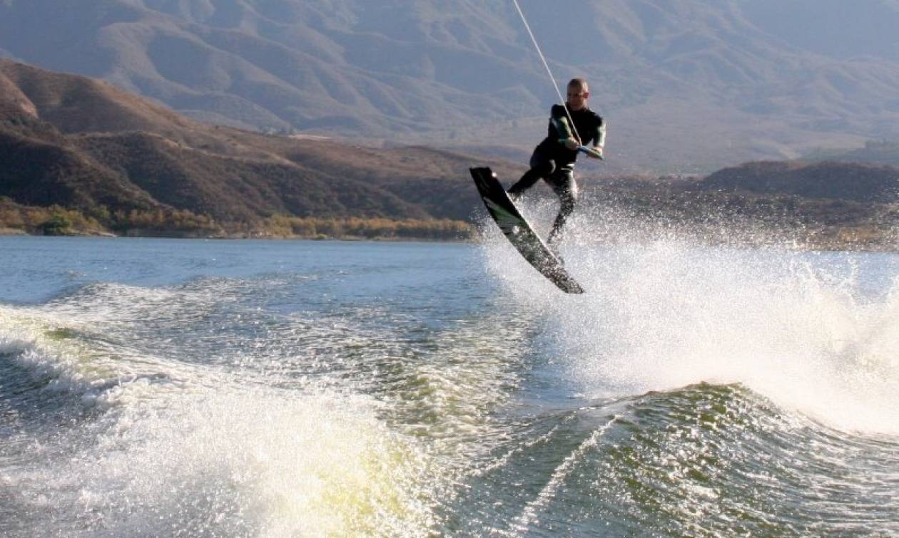 Ρόδος: Έκανε wakeboard στο Φαληράκι και κατέληξε στο νοσοκομείο