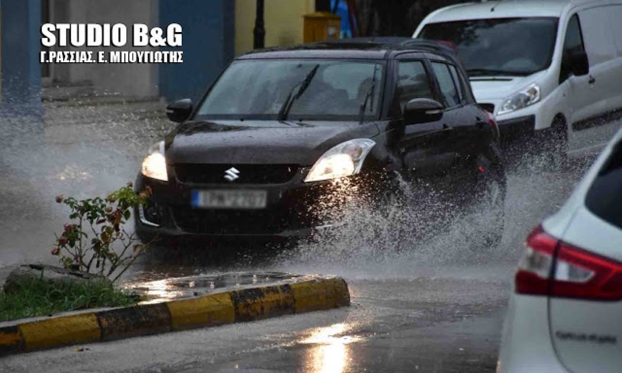 «Πνίγηκε» το Ναύπλιο από ξαφνική νεροποντή (pics&vid)