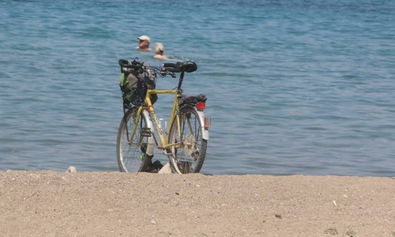 Αφού της έκανε το «βίο αβίωτο», την παρέσυρε με το ποδήλατό του