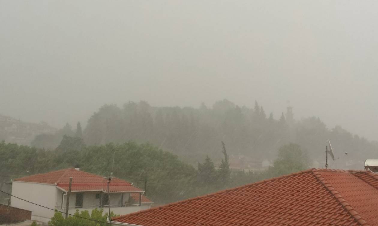 Τρίκαλα: Το μπουρίνι «έπνιξε» την πόλη (pics)