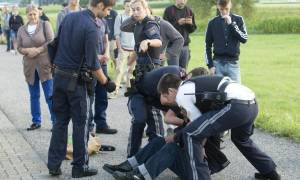 Τρόμος στην Αυστρία: Επίθεση με μαχαίρι σε τρένο - Δύο τραυματίες (pics)