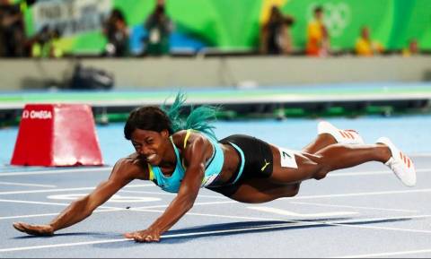 Ρίο 2016: Η... θεαματική βουτιά της χάρισε το χρυσό μετάλλιο στα 400μ. (vid)
