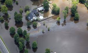 ΗΠΑ: Τους 13 έφτασαν οι νεκροί από τις πλημμύρες στη Λουιζιάνα (pics)