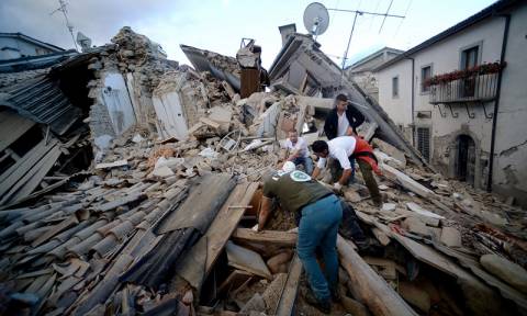 Σεισμός 6,2 Ρίχτερ συγκλονίζει την Ιταλία - Δεκάδες νεκροί και εγκλωβισμένοι