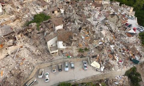 Σεισμός Ιταλία: Υποσχέσεις Ρέντσι για ανοικοδόμηση των ισοπεδωμένων περιοχών από τον φονικό σεισμό