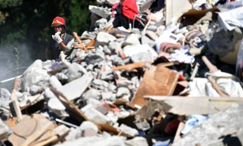 Σεισμός Ιταλία: Θρήνος στα χαλάσματα - Στους 268 οι νεκροί – Φόβοι για εκατόμβη νεκρών (Pics & Vid)