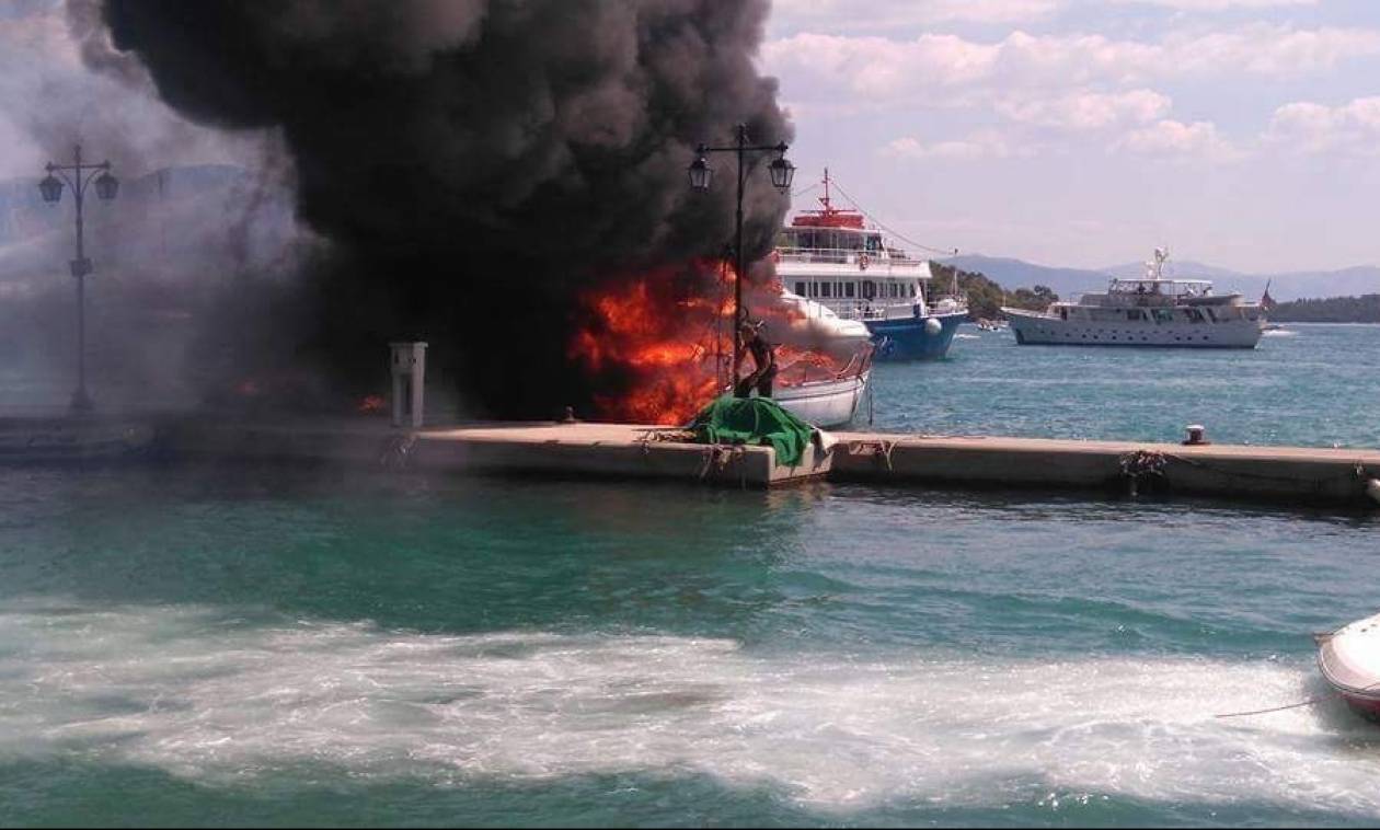 Πανικός στη Λευκάδα: Φωτιά σε γιοτ στο Νυδρί (pics)