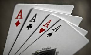 Τηλεοπτικές άδειες: Το «σκληρό πόκερ» των οκτώ «μνηστήρων»