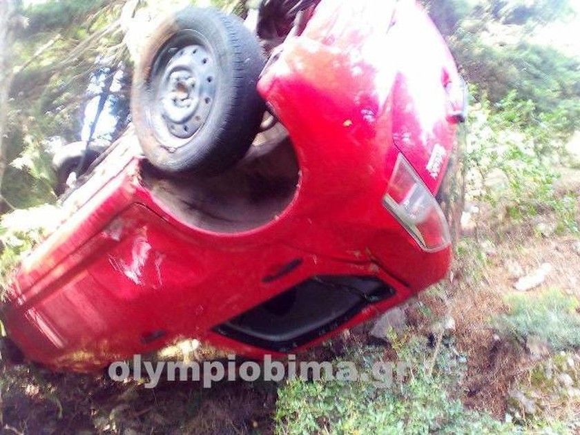 Παραλίγο τραγωδία στον Όλυμπο – Αυτοκίνητο έπεσε σε χαράδρα (pics)