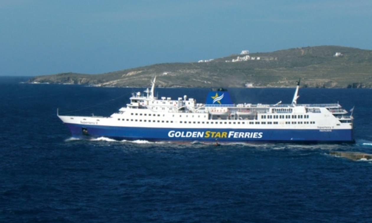 Τρόμος στην Άνδρο - Το Super Ferry ΙΙ προσέκρουσε στο λιμάνι (pics)