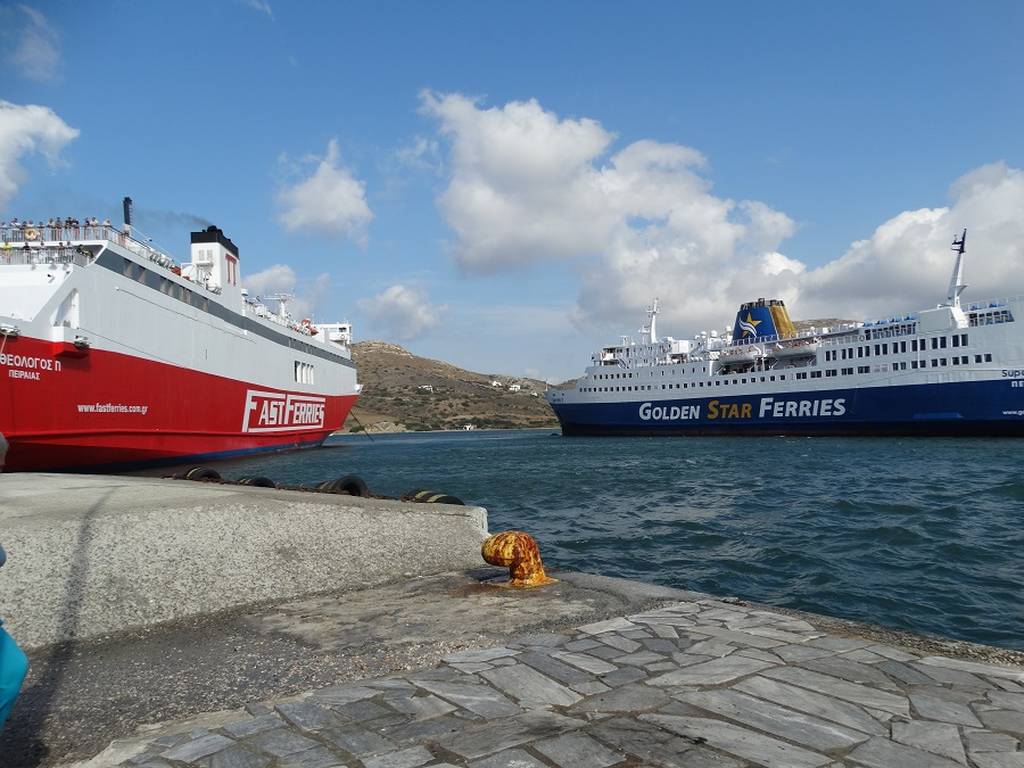 Τρόμος στην Άνδρο - Το Super Ferry ΙΙ προσέκρουσε στο λιμάνι (pics)