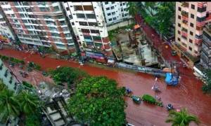 Ανατριχιαστικές εικόνες: Ποτάμια αληθινού αίματος οι δρόμοι στο Μπαγκλαντές (vid+pics)