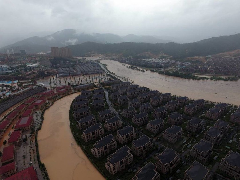  Φονικός τυφώνας χτύπησε την Κίνα (Pics)
