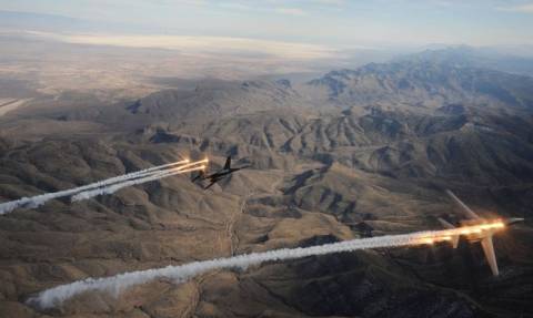Aμερικανικά βομβαρδιστικά B-1B πέταξαν πάνω από τη Νότια Κορέα στέλνοντας μήνυμα στον Κιμ Γιονγκ Ουν