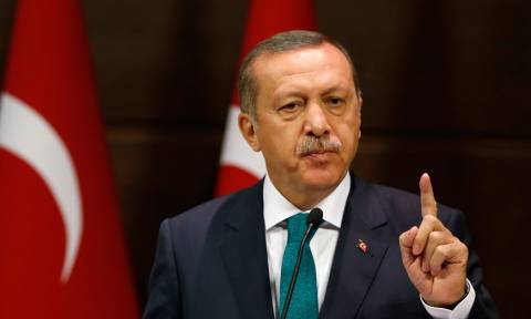 Ο Ερντογάν κατηγορεί ευθέως τις ΗΠΑ ότι ενισχύουν τους Κούρδους με όπλα (video)