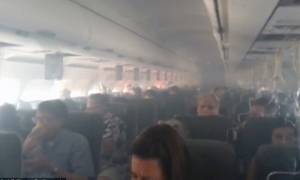 Πανικός στον αέρα: Κινητό άρχισε να βγάζει καπνούς και σπίθες κατά τη διάρκεια της πτήσης