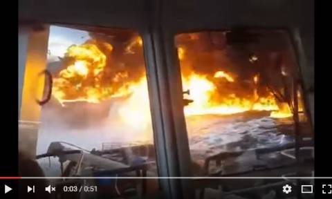 Δεξαμενόπλοιο γεμάτο πετρέλαιο στις φλόγες στον κόλπο του Μεξικού (Vids+Pics)