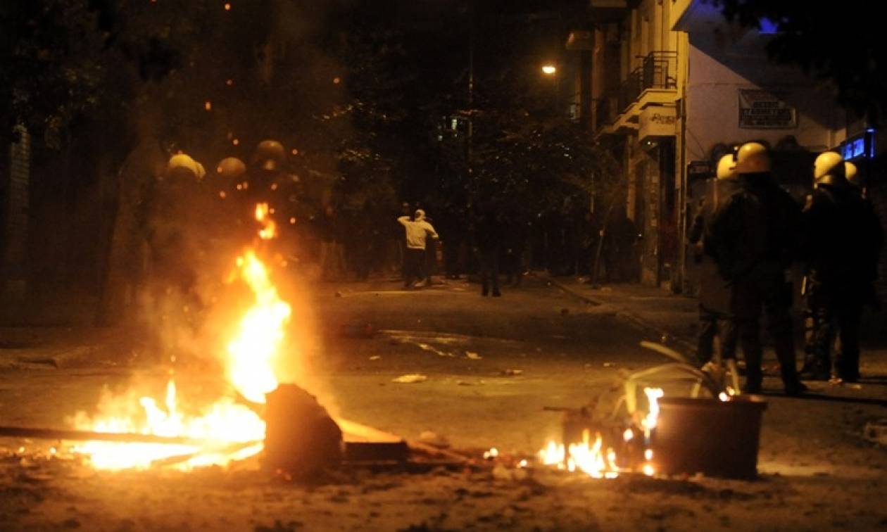 Πεδίο μάχης και πάλι το κέντρο της Αθήνας - Μολότοφ και προσαγωγές