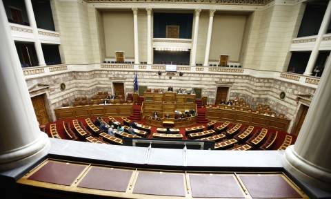 LIVE Βουλή: Στην Ολομέλεια η τελική ψήφιση του πολυνομοσχεδίου για τα προαπαιτούμενα